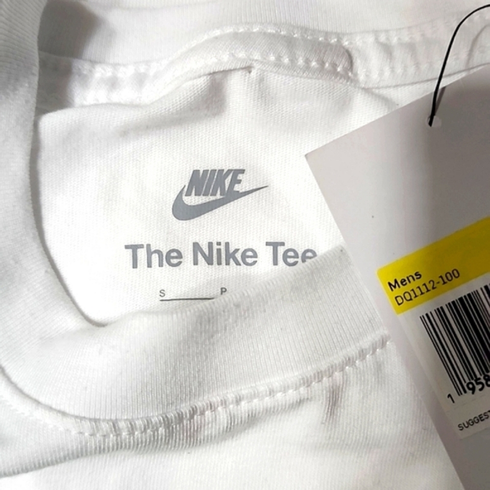 NWT Unisex Nike Essential T-shirt Size Small - Picture 6 of 7